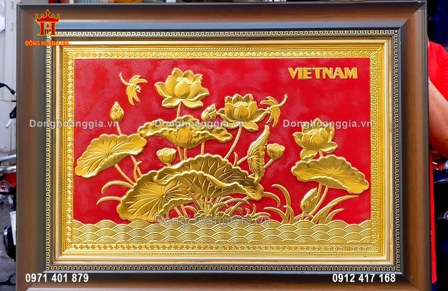 Bức tranh được nghệ nhân chế tác hoàn toàn thủ công truyền thống với sự tỉ mỉ và tinh xảo